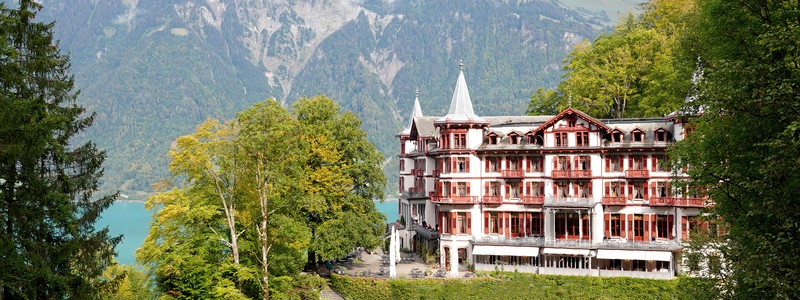 Magnifique randonnée le long du lac de Brienz, avec une arrivée au pied du Grand Hôtel et des chutes de Giessbach…