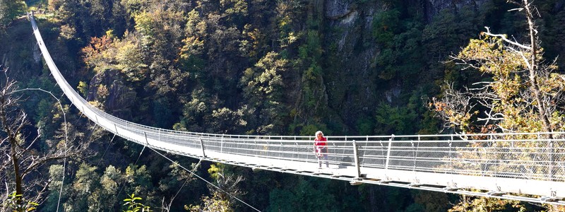 Sur les hauteurs de Bellinzona, 18km à pied de Mornera à Gudo, via le pont&nbsp;tibétain…